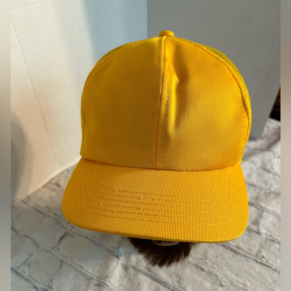 VINTAGE TRUCKER STYLE BRIGHT YELLOW GOLD WITH MEDH SNAPBACK MADE IN KOREA CAP